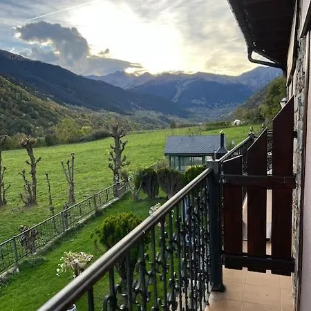 Casa Con Jardin En By Casas Aranesas J Antes